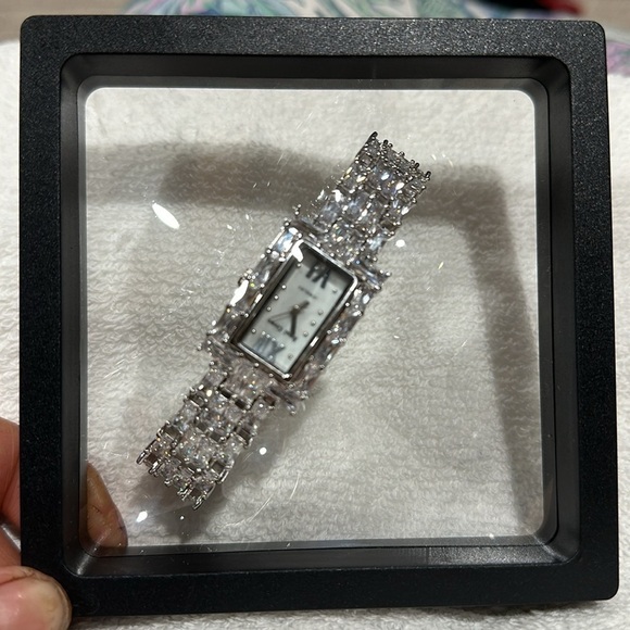 Zircon Elements Leaf Austrian Crystal Bracelet Watch NEW w display picture 1